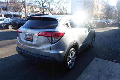 2020 Honda HR-V LX   - Photo 8 - Newark, NJ 07104