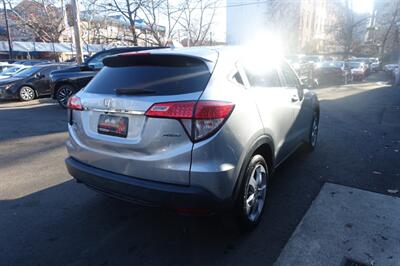 2020 Honda HR-V LX   - Photo 5 - Newark, NJ 07104