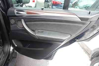 2012 BMW X5 xDrive35i - Photo 20 - Newark, NJ 07104