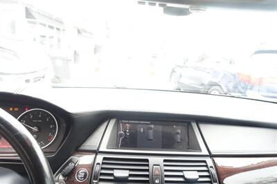 2012 BMW X5 xDrive35i - Photo 12 - Newark, NJ 07104