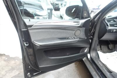 2012 BMW X5 xDrive35i - Photo 16 - Newark, NJ 07104