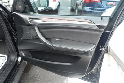 2012 BMW X5 xDrive35i - Photo 18 - Newark, NJ 07104