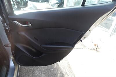 2016 Mazda Mazda3 i Touring - Photo 17 - Newark, NJ 07104
