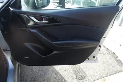 2016 Mazda Mazda3 i Touring - Photo 15 - Newark, NJ 07104