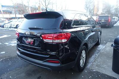 2016 Kia Sorento LX V6   - Photo 8 - Newark, NJ 07104
