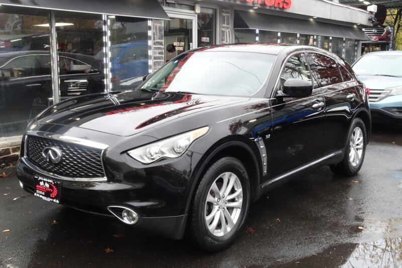 2017 INFINITI QX70  