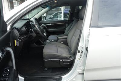 2012 Kia Sorento LX   - Photo 9 - Newark, NJ 07104