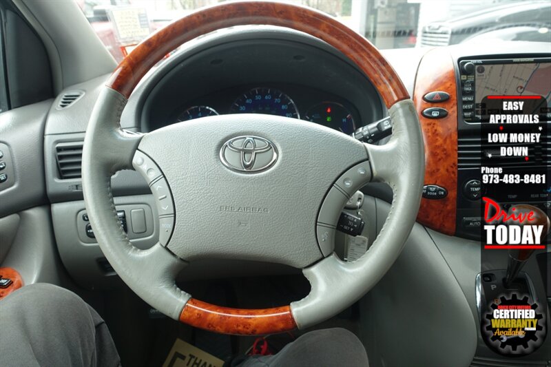 2009 Toyota Sienna XLE photo