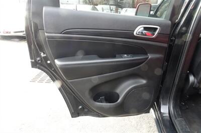 2020 Jeep Grand Cherokee Laredo   - Photo 12 - Newark, NJ 07104