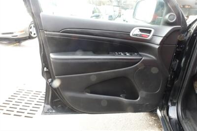 2020 Jeep Grand Cherokee Laredo   - Photo 10 - Newark, NJ 07104