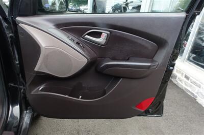 2012 Hyundai TUCSON Limited   - Photo 15 - Newark, NJ 07104