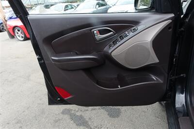 2012 Hyundai TUCSON Limited   - Photo 10 - Newark, NJ 07104