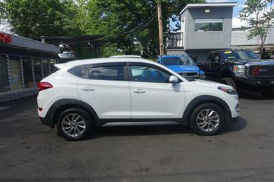 2017 Hyundai TUCSON SE   - Photo 4 - Newark, NJ 07104