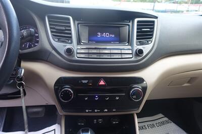 2017 Hyundai TUCSON SE   - Photo 18 - Newark, NJ 07104