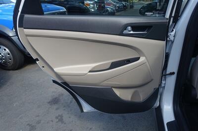 2017 Hyundai TUCSON SE   - Photo 12 - Newark, NJ 07104