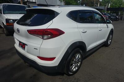 2017 Hyundai TUCSON SE   - Photo 8 - Newark, NJ 07104