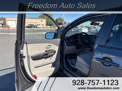 2016 Kia Sedona LX   - Photo 4 - Kingman, AZ 86409