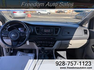 2016 Kia Sedona LX   - Photo 8 - Kingman, AZ 86409