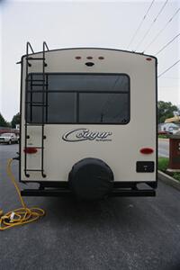 2017 Keystone Cougar X-Lite 32FBS   - Photo 5 - Strasburg, PA 17579