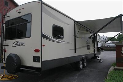 2017 Keystone Cougar X-Lite 32FBS   - Photo 14 - Strasburg, PA 17579