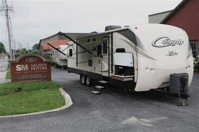 2017 Keystone Cougar X-Lite 32FBS   - Photo 9 - Strasburg, PA 17579