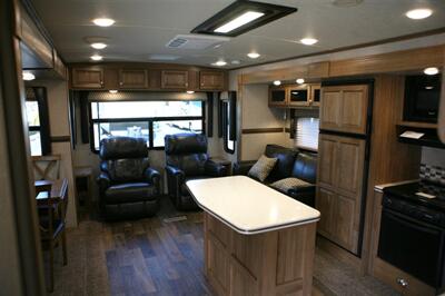 2017 Forest River Rockwood Signature 8329SS   - Photo 11 - Strasburg, PA 17579