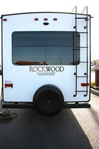 2017 Forest River Rockwood Signature 8329SS   - Photo 4 - Strasburg, PA 17579