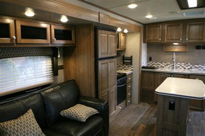 2017 Forest River Rockwood Signature 8329SS   - Photo 12 - Strasburg, PA 17579