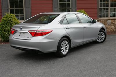 2016 Toyota Camry Hybrid LE   - Photo 5 - Strasburg, PA 17579