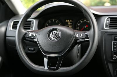 2015 Volkswagen Jetta S-tech   - Photo 17 - Strasburg, PA 17579