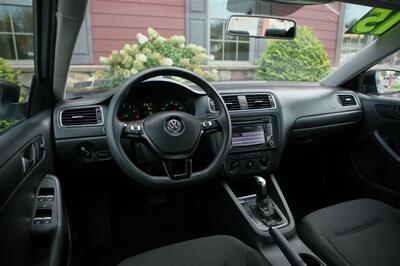 2015 Volkswagen Jetta S-tech   - Photo 11 - Strasburg, PA 17579