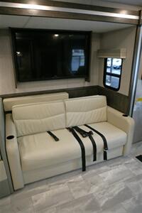 2022 Coachman Encore M355DS - Photo 33 - Strasburg, PA 17579