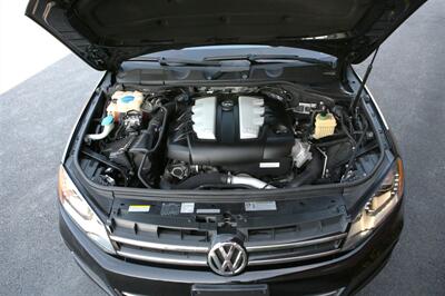 2012 Volkswagen Touareg TDI Executive AWD   - Photo 7 - Strasburg, PA 17579