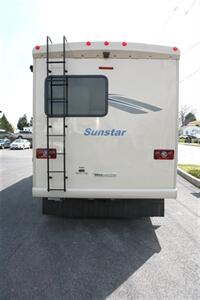 2018 Winnebago Sunstar 27PE   - Photo 5 - Strasburg, PA 17579