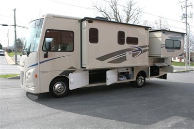 2018 Winnebago Sunstar 27PE   - Photo 7 - Strasburg, PA 17579