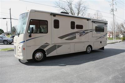 2018 Winnebago Sunstar 27PE   - Photo 3 - Strasburg, PA 17579