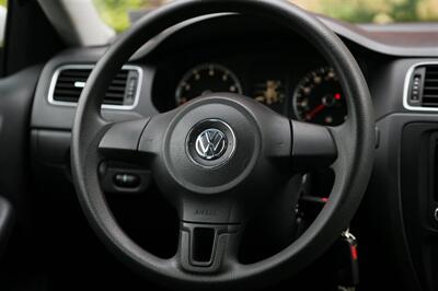 2012 Volkswagen Jetta SE PZEV   - Photo 17 - Strasburg, PA 17579