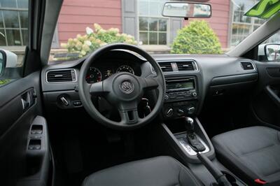 2012 Volkswagen Jetta SE PZEV   - Photo 11 - Strasburg, PA 17579