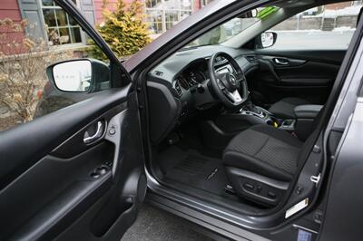 2018 Nissan Rogue SV AWD   - Photo 8 - Strasburg, PA 17579