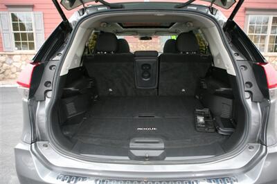 2018 Nissan Rogue SV AWD   - Photo 16 - Strasburg, PA 17579