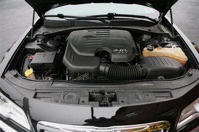 2013 Chrysler 300 Base AWD - Photo 7 - Strasburg, PA 17579