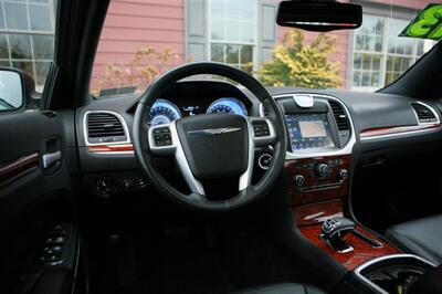 2013 Chrysler 300 Base AWD - Photo 12 - Strasburg, PA 17579