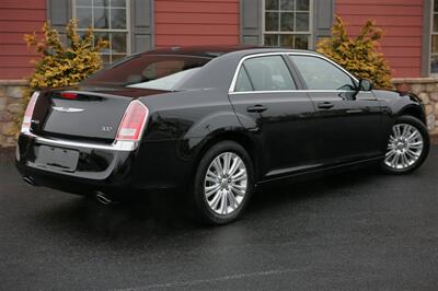 2013 Chrysler 300 Base AWD - Photo 5 - Strasburg, PA 17579
