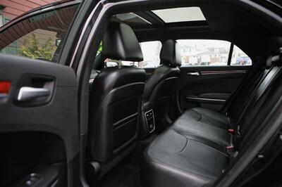 2013 Chrysler 300 Base AWD - Photo 13 - Strasburg, PA 17579