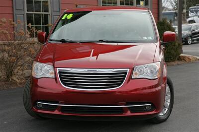 2014 Chrysler Town and Countr Touring   - Photo 2 - Strasburg, PA 17579