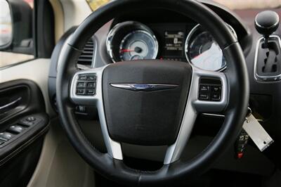 2014 Chrysler Town and Countr Touring   - Photo 22 - Strasburg, PA 17579