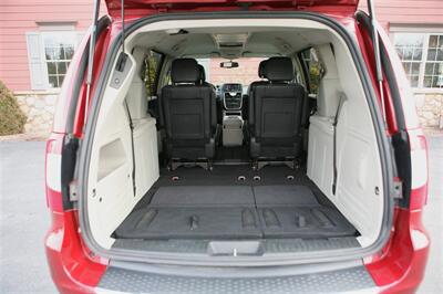 2014 Chrysler Town and Countr Touring   - Photo 16 - Strasburg, PA 17579