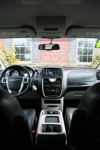 2014 Chrysler Town and Countr Touring   - Photo 21 - Strasburg, PA 17579