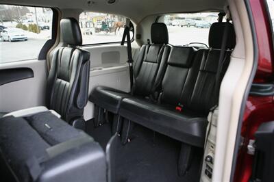 2014 Chrysler Town and Countr Touring   - Photo 14 - Strasburg, PA 17579