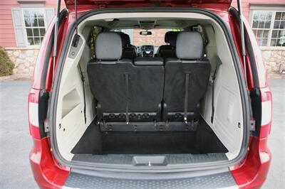 2014 Chrysler Town and Countr Touring   - Photo 15 - Strasburg, PA 17579